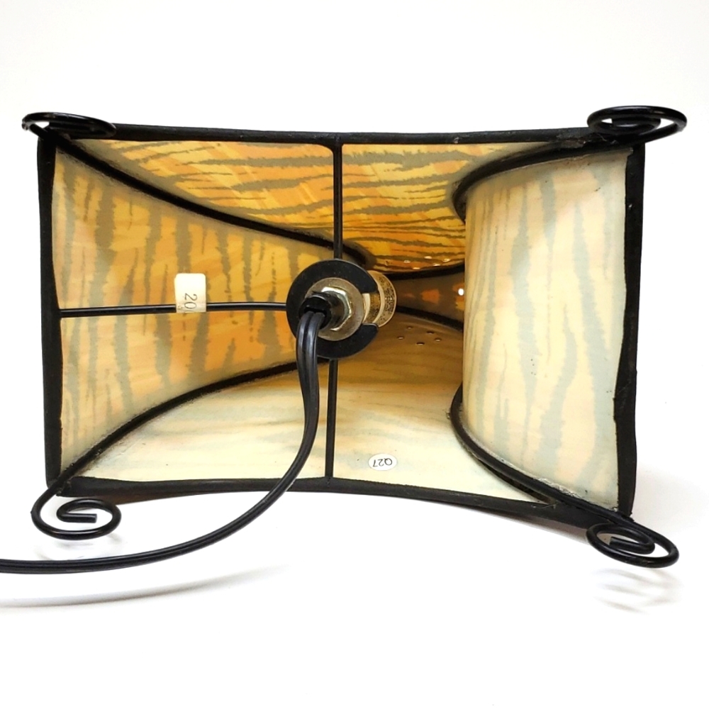 Middle Eastern Style Tiger Pattern Design Table Lamp EUC - Picture 5 of 13